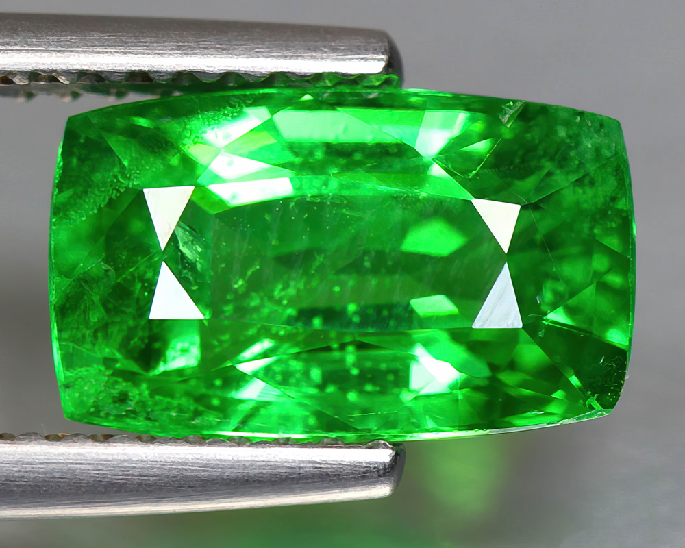 Natural gemstone green tsavorite garnet 1